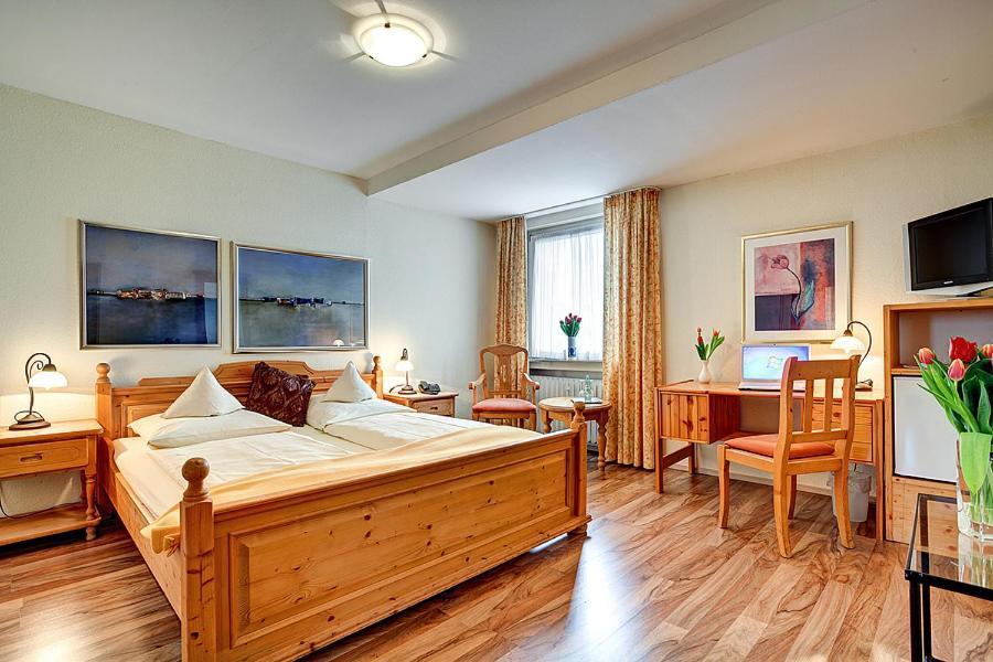 Stadthotel Detmold Bagian luar foto