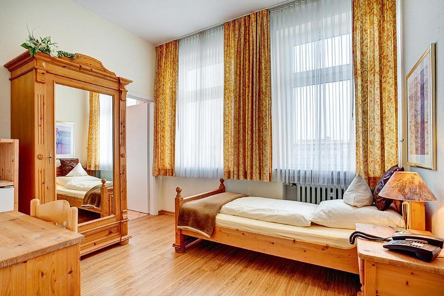 Stadthotel Detmold Bagian luar foto