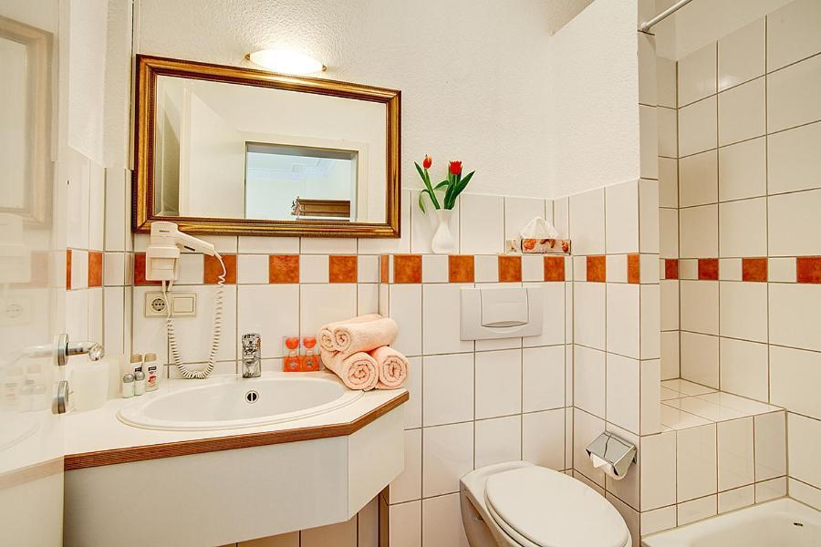 Stadthotel Detmold Bagian luar foto