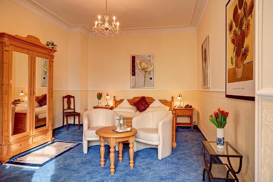 Stadthotel Detmold Bagian luar foto